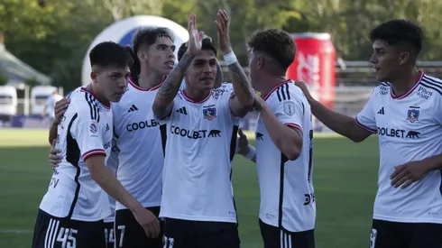 ¡Colo Colo busca el milagro! Erick Wiemberg marca el 1 a 0 ante Curicó Unido.