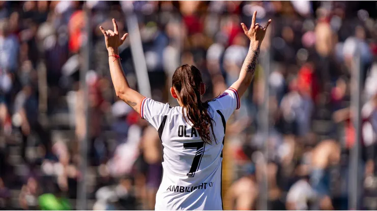La colocolina Isidora Olave gana el premio a mejor extrema.