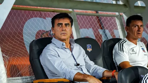 Colo Colo sondea a nuevo entrenador en caso que Gustavo Quinteros no siga.