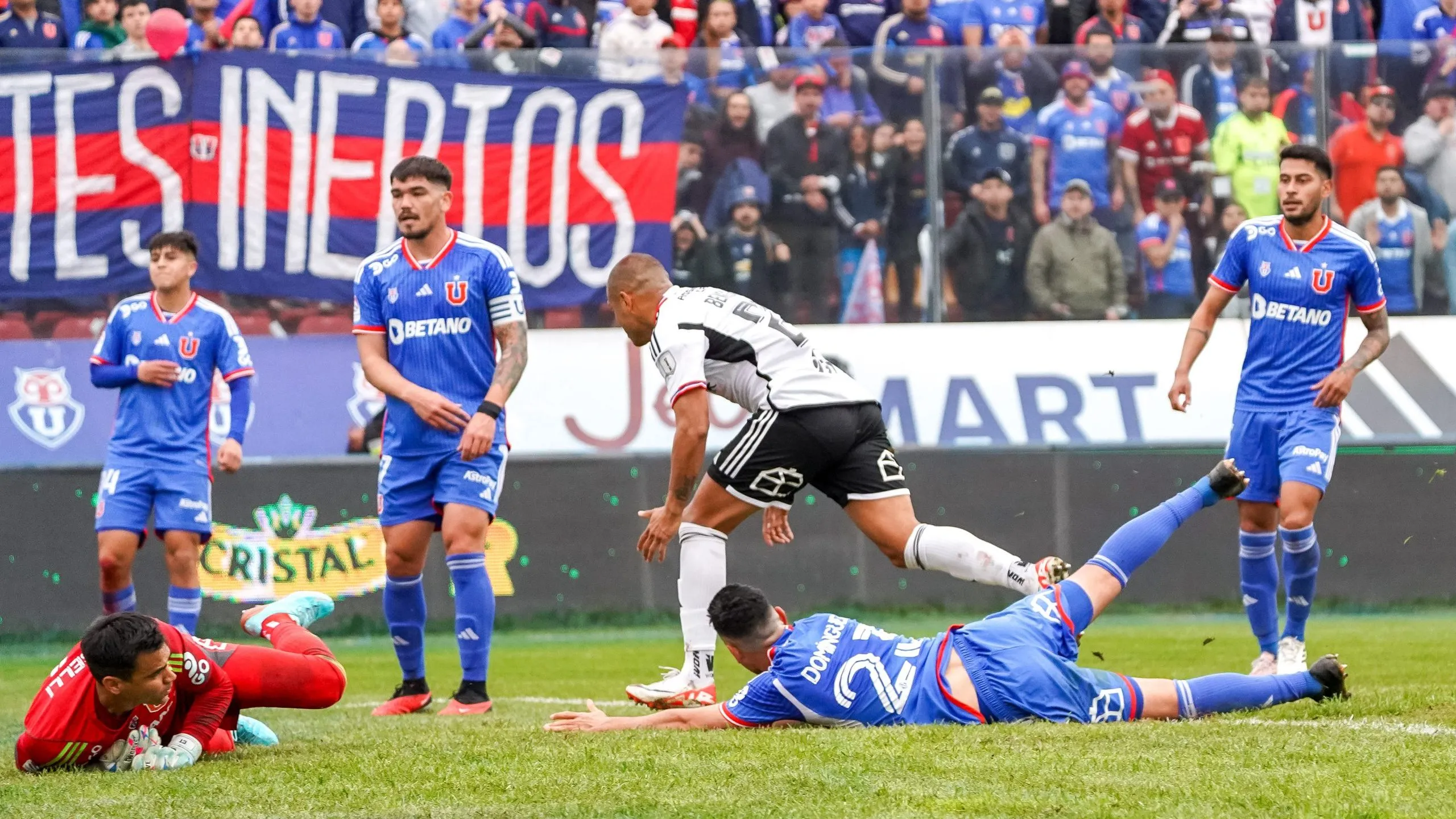 Leandro Benegas hizo valer la ley del ex y le marcó a Universidad de Chile.