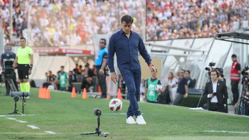 Gustavo Quinteros termina este mes su contrato en Colo Colo.