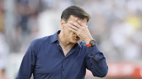 Colo Colo todavía no tiene reemplazo para Gustavo Quinteros. | Imagen: Photosport.