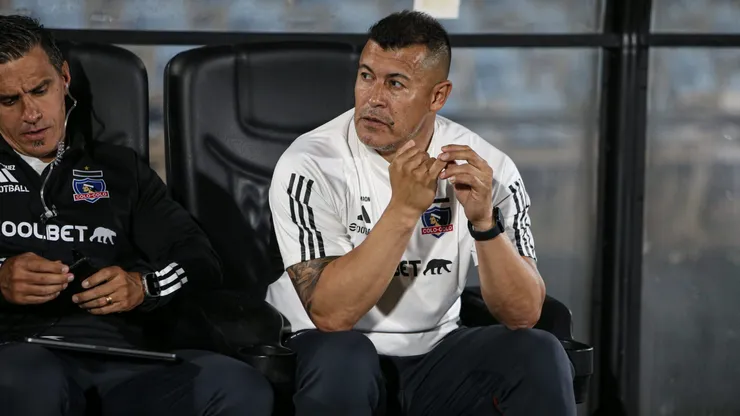 Jorge Almirón cuenta con sólo un refuerzo en Colo Colo. | Imagen: Photosport.