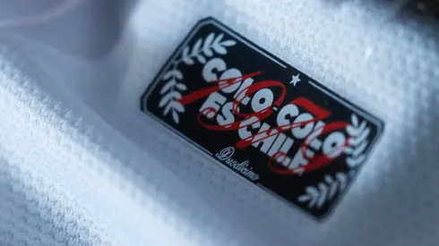 Las fotografías de la nueva camiseta alba en su presentación.