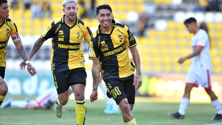 Luciano Cabral y el posible interés de Colo Colo. Imagen: Alejandro Pizarro Ubilla/Photosport