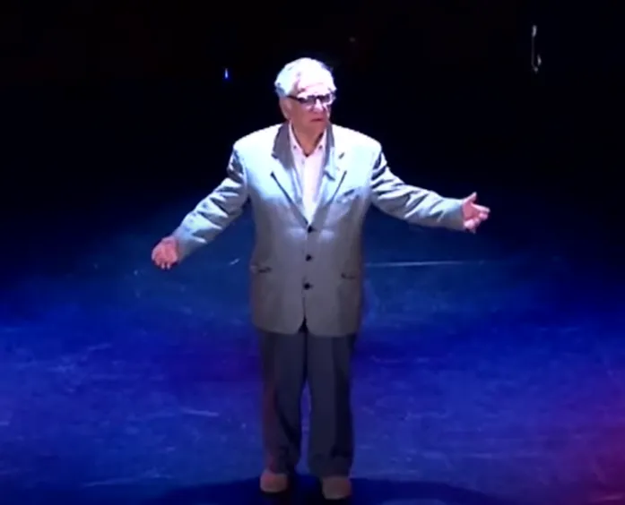 Mario Barrietos en el Teatro Pompeya de Villa Alemana | Foto: Captura TVN