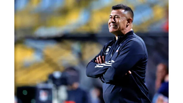 Almirón tendrá plantel completo en Colo Colo.