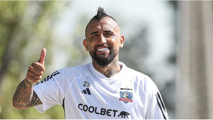 Arturo Vidal redebuta en Colo Colo tras 17 años en el exterior.