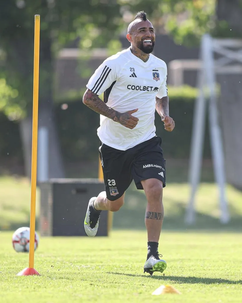 Arturo Vidal puede volver a jugar por Colo Colo en el duelo ante Everton. Imagen: Colo Colo Oficial