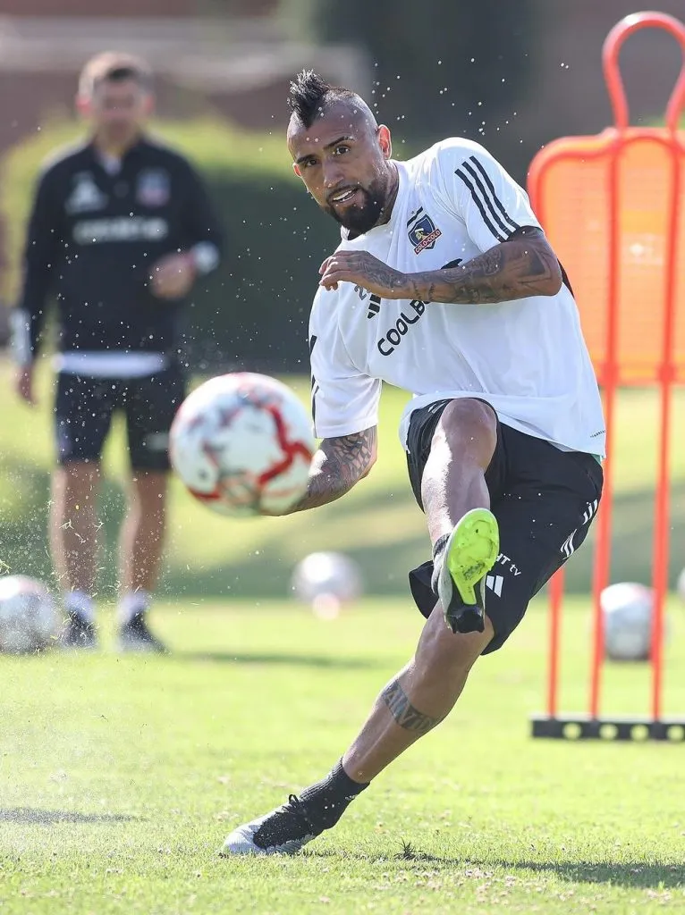 Arturo Vidal ya entrena con la camiseta del Cacique.