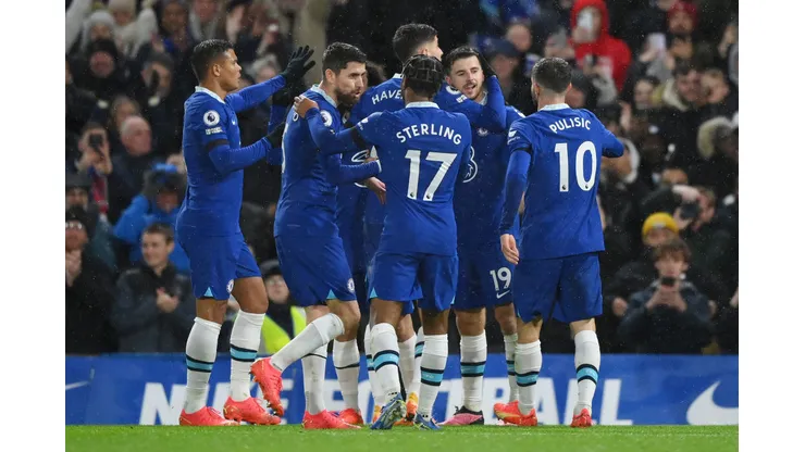 LONDON, ENGLAND - DECEMBER 27: Mason Mount of Chelsea celebrates after scoring their side's second goal with Thiago Silva, Jorginho, Kai Havertz, Raheem Sterling and Christian Pulisic during the Premier League match between Chelsea FC and AFC Bournemouth at Stamford Bridge on December 27, 2022 in London, England. (Photo by Justin Setterfield/Getty Images)
