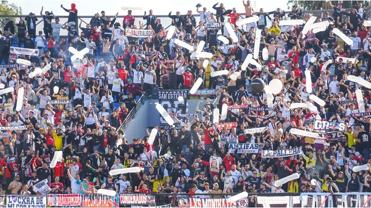 ¿Debutará Vidal? Inicia venta de entradas para amistoso de Colo Colo.