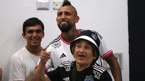 María Colo Colo asistió a la presentación de Arturo Vidal.