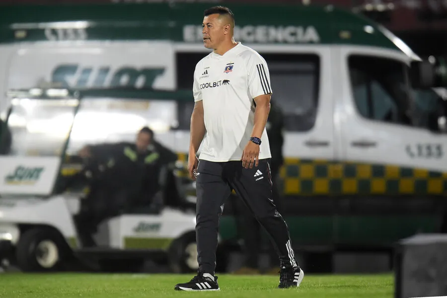 Jorge Almirón tendrá su segundo partido al mando de Colo Colo.  Imagen: Dante Fernandez/Focouy/Photosport