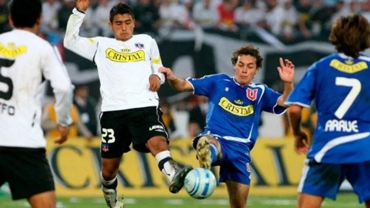 Arturo Vidal jugando ante la U