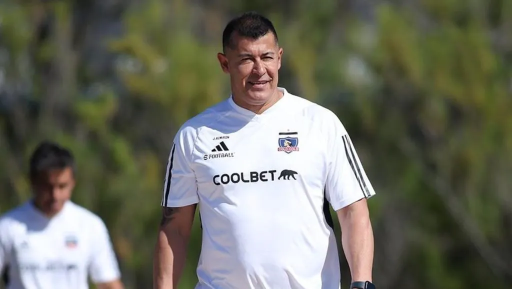 Jorge Almirón prepara su primer partido en Colo Colo.