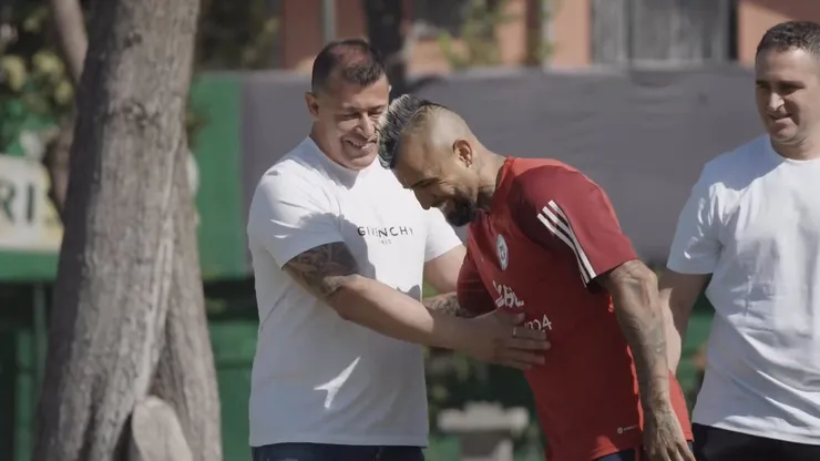 Jorge Almirón le pone presión a Blanco y Negro y reitera sus deseos de fichar a Arturo Vidal.