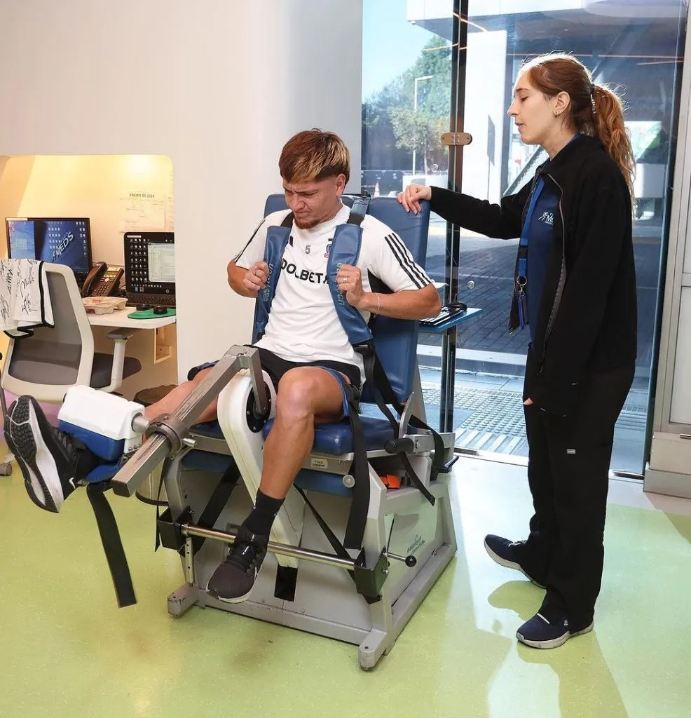 Leonardo Gil se sometió a las pruebas médicas y físicas en la Clínica MEDS. 