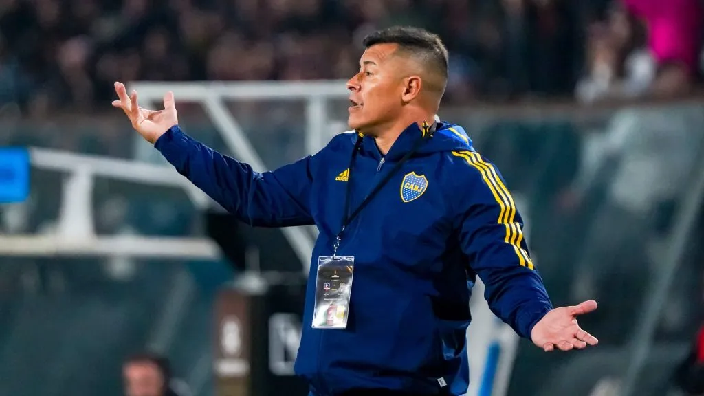 Jorge Almirón en el Estadio Monumental con Boca Juniors.