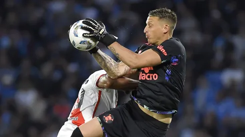 En Argentina aseguran que Colo Colo tiene en la mira a Nahuel Losada en caso de vender a Brayan Cortés.