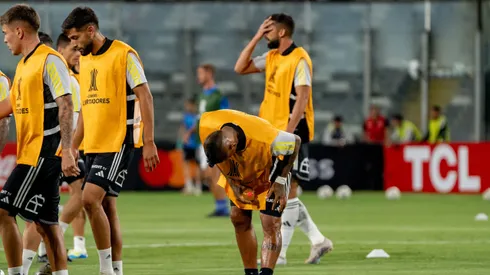 Vidal sale lesionado y preocupa al Colo Colo de Almirón.