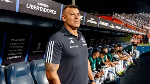 Jorge Almirón adelanta que Colo Colo saldrá con el cuchillo entre los dientes ante Godoy Cruz.