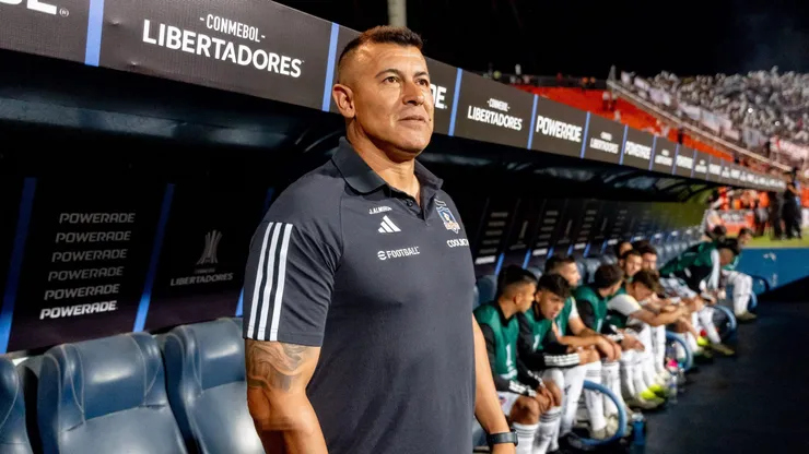 Jorge Almirón adelanta que Colo Colo saldrá con el cuchillo entre los dientes ante Godoy Cruz.