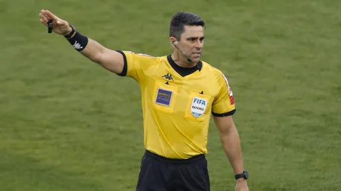 Colo Colo conoce a la terna referil para su debut en Copa Libertadores ante Godoy Cruz.