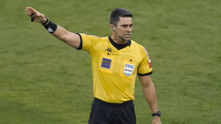 Colo Colo conoce a la terna referil para su debut en Copa Libertadores ante Godoy Cruz.