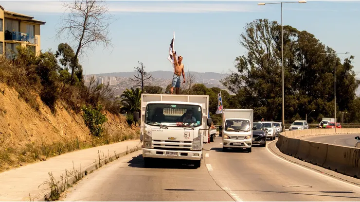 Con una caravana llegó la solidaridad del CSD Colo Colo a Viña.