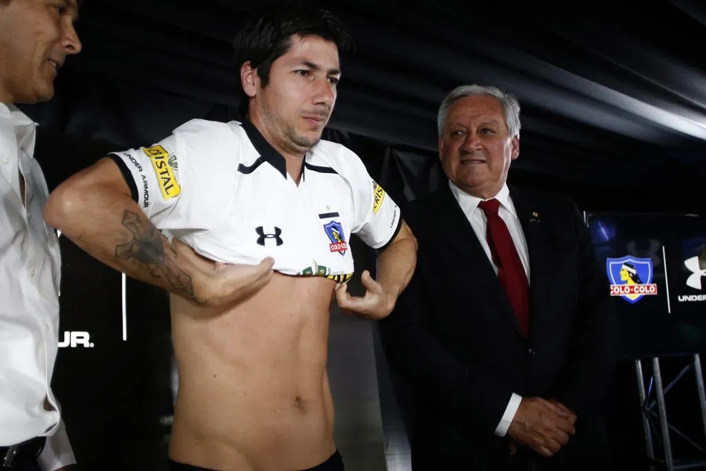 Valdés en su presentación como refuerzo de Colo Colo el 2 de enero de 2014 | Foto: Photosport