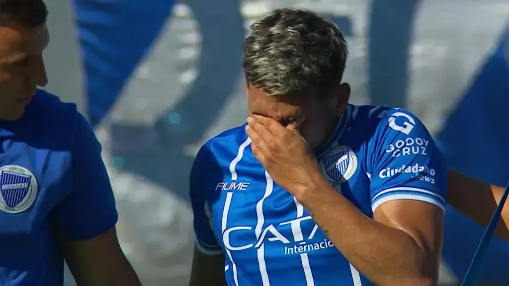 Hernán López Muñoz abandonó la cancha entre lágrimas tras sentir molestias físicas en el triunfo ante Lanús.