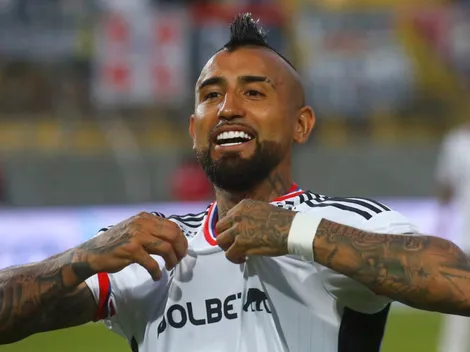 La historia de la primera camiseta de Colo Colo regalada por Vidal