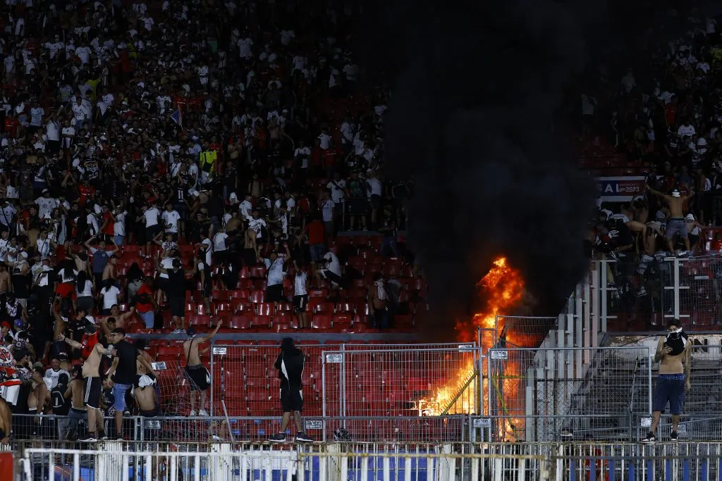 Los incidentes que suspendieron la Supercopa. (Foto: Photosport)