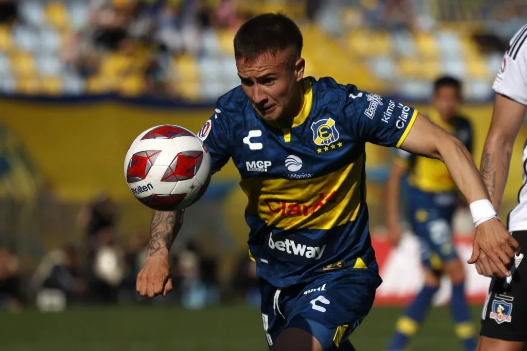 Benjamín Berríos nunca ha podido ganarle a Colo Colo jugando por Everton