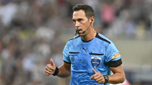 Los árbitros para el cruce entre Colo Colo vs Cerro Porteño.