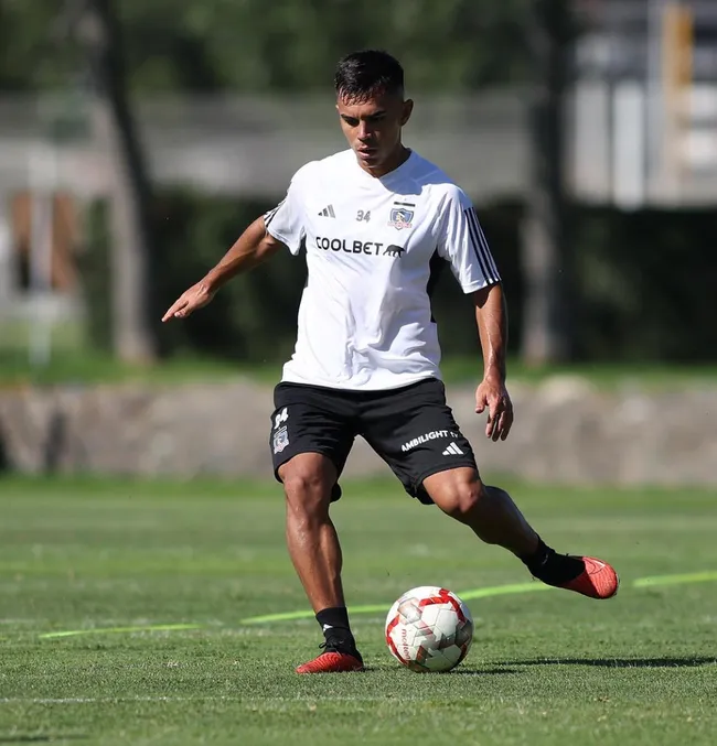 Vicente Pizarro suma minutos para ser protagonista en Colo Colo.