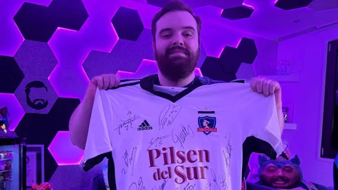 Ibai Llanos alucina con camisetas de Colo Colo.