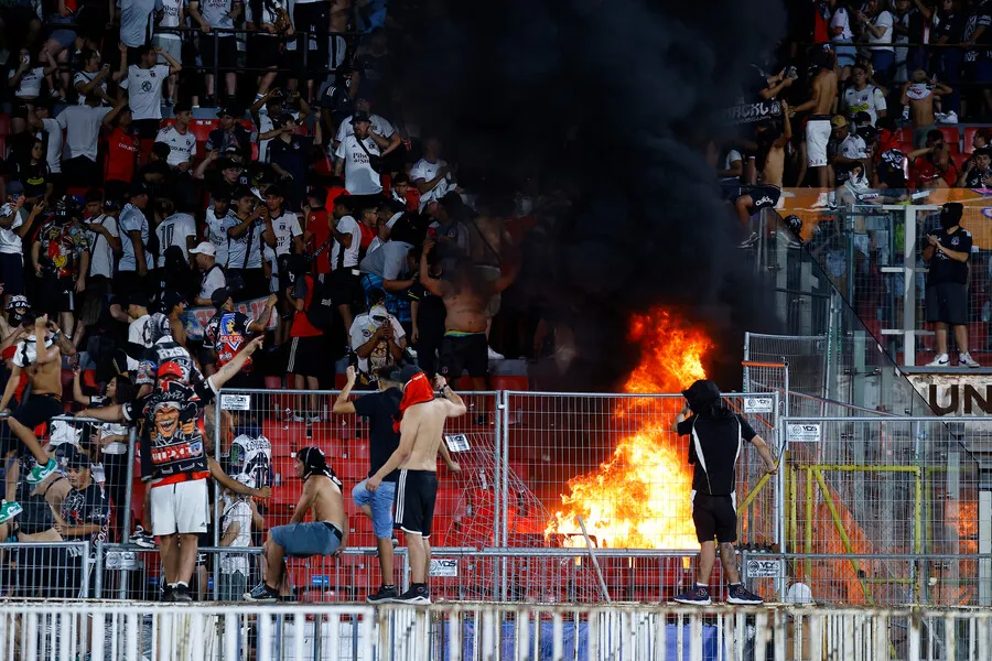 Colo Colo recibe el castigo final por los incidentes de la Supercopa. Imagen: Marcelo Hernandez/Photosport