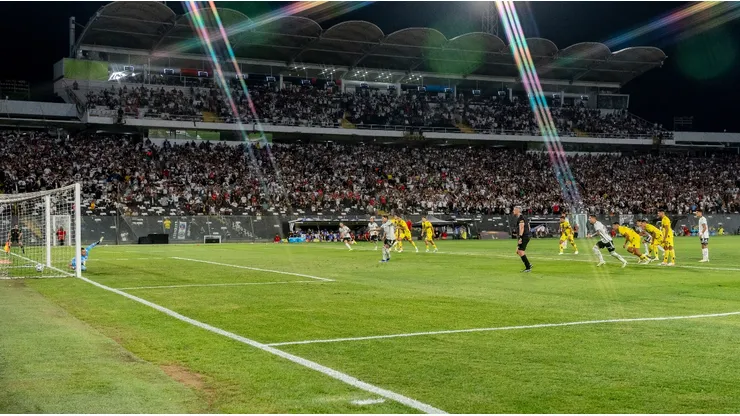 Los plazos para que la cancha de Colo Colo esté en óptimas condiciones.