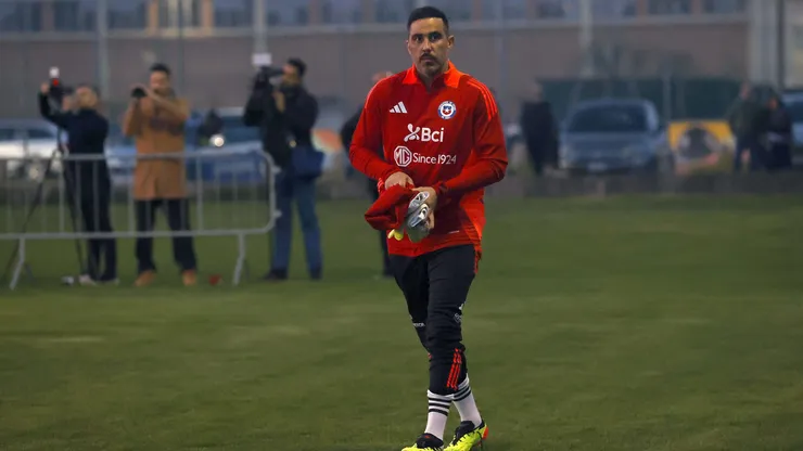 Claudio Bravo asoma como titular en la Roja.