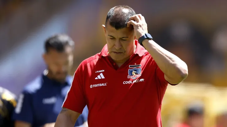 Jorge Almirón no entiende una particular regla del fútbol chileno.