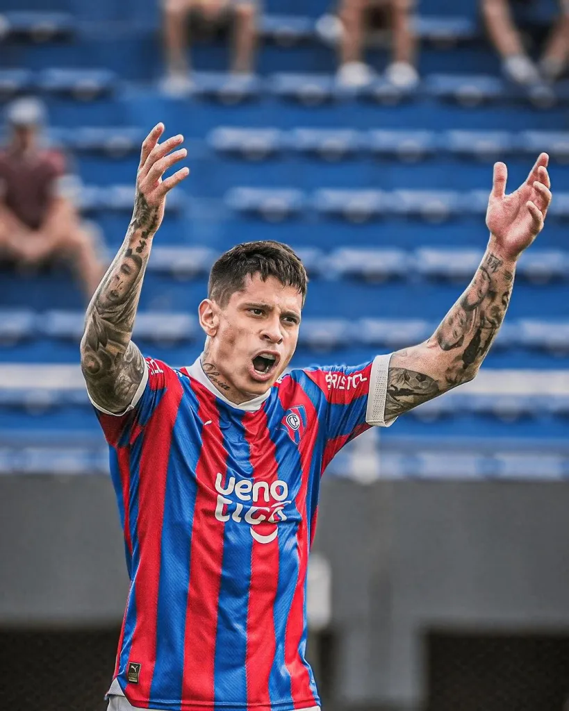 Juan Iturbe amenaza a Colo Colo en Copa Libertadores.