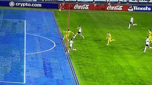 A Colo Colo le anularon dos goles por milímetros.