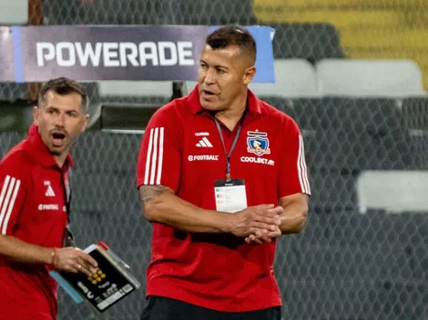 Jorge Almirón aplaude de pie el rendimiento de Colo Colo ante Trinidense