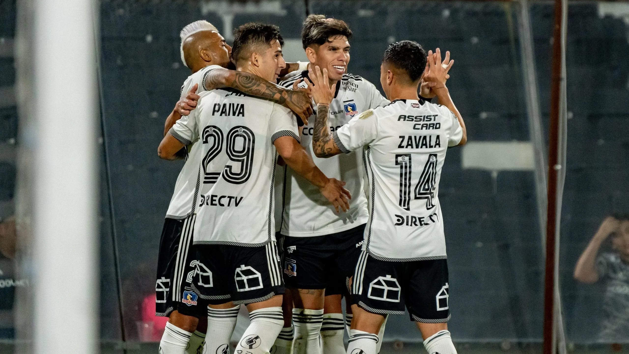 Cristián Zavala celebrando el gol de Carlos Palacios. (Foto: Guillermo Salazar/DaleAlbo)