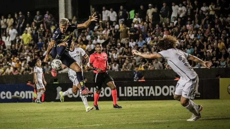 ¿A qué hora juega Colo Colo vs Sportivo Trinidense y quién transmite?