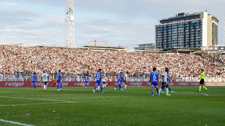 La molestia de Jorge Almirón por el aforo del Superclásico.
