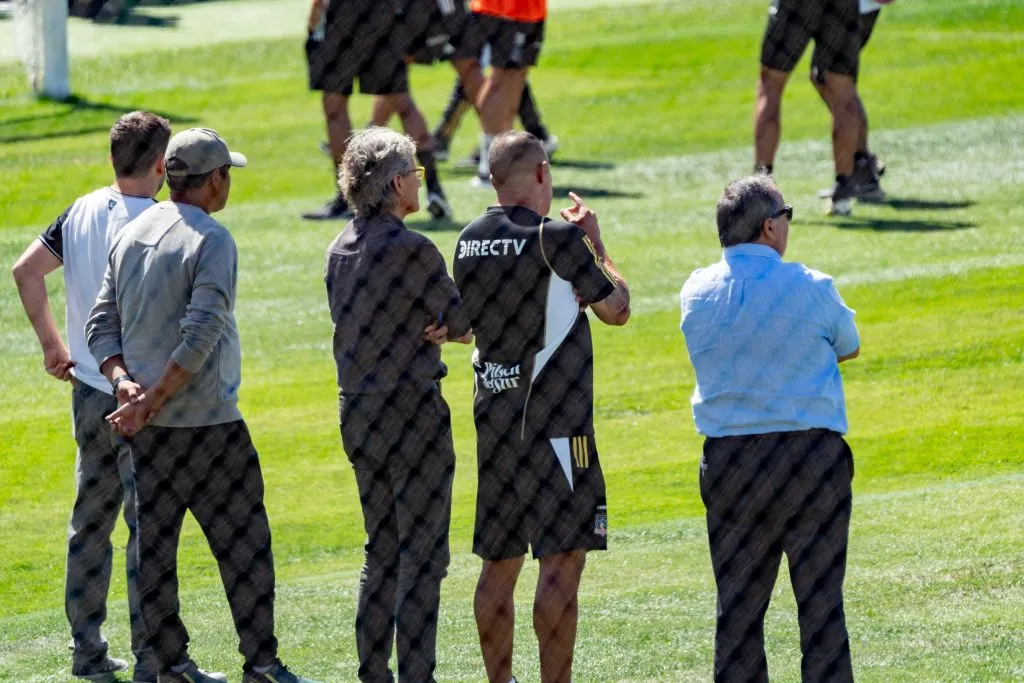 Jorge Almirón conversando con Daniel Morón en el Arengazo. (Foto: Guillermo Salazar/DaleAlbo)