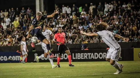 En Colo Colo disparan contra el árbitro del empate ante Trinidense.